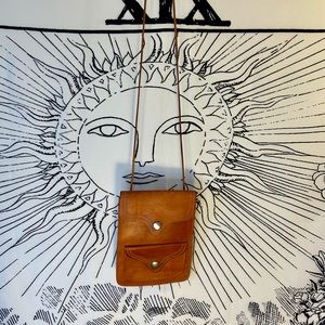 Vintage Nutmeg Leather Travelers Shoulder Wallet Bag